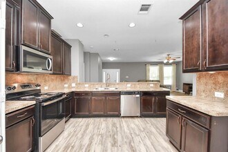 2011 Halyard Dr in Crosby, TX - Building Photo - Building Photo