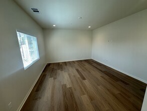 2246 W Mill St in San Bernardino, CA - Foto de edificio - Building Photo