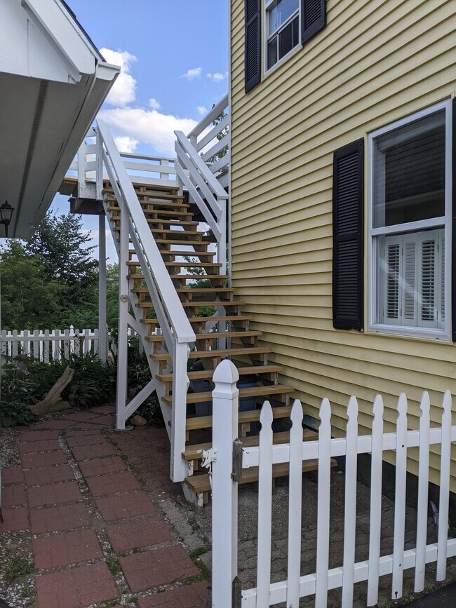 163 Franklin St, Unit Unit B in Winooski, VT - Building Photo - Building Photo