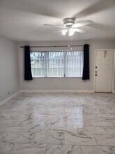 5433 Lakefront Blvd, Unit APT B in Delray Beach, FL - Building Photo - Building Photo