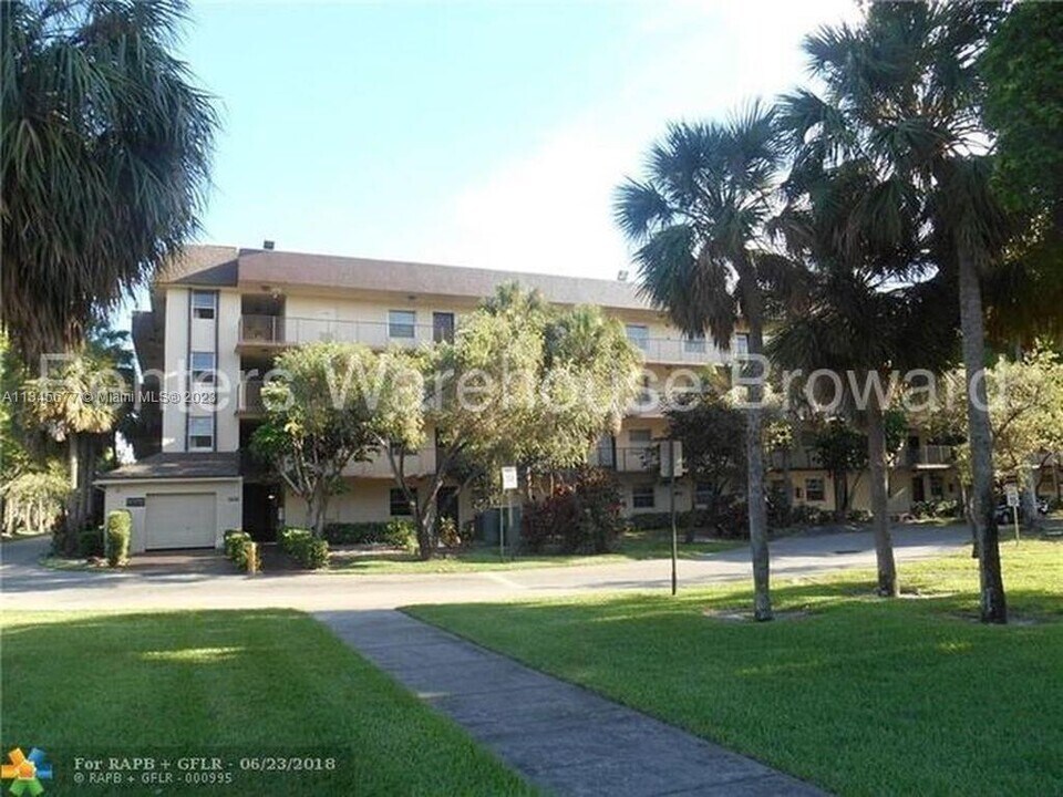 3301 NW 47th Terrace-Unit -116 in Lauderdale Lakes, FL - Foto de edificio