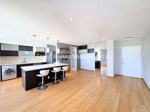 100 Atlantic Ave in Long Beach, CA - Building Photo - Building Photo