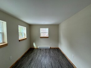 120 Sans Dr in Henryville, PA - Building Photo - Building Photo