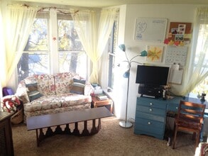 815 5th Ave, Unit Upper 1BR in Eau Claire, WI - Building Photo - Building Photo