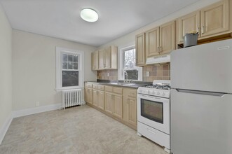 14 Oakridge Pl-Unit -2nd Floor in Eastchester, NY - Building Photo - Building Photo