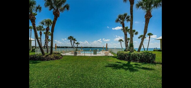 7310 Sunshine Skyway Ln S in St. Petersburg, FL - Building Photo - Building Photo