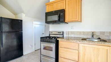 319 5th St in Petaluma, CA - Building Photo - Building Photo