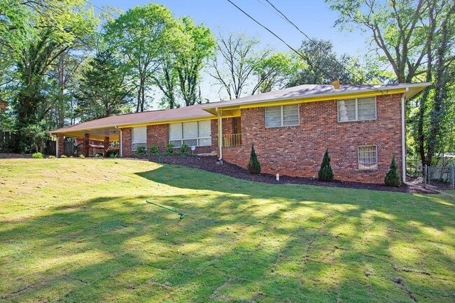 property at 2837 Hermosa Dr