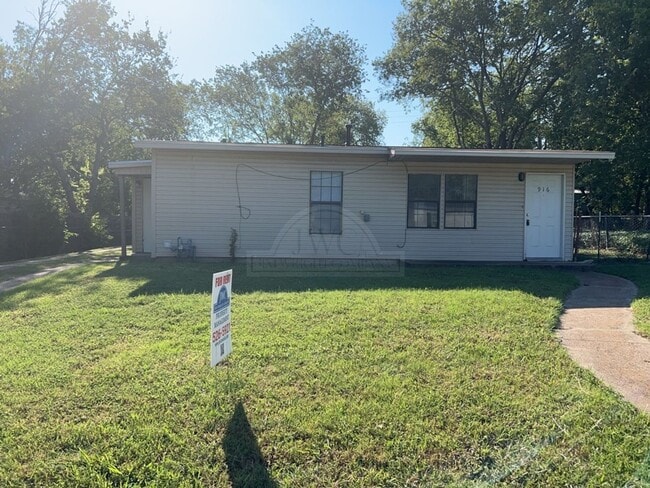 property at 916 Evergreen Dr