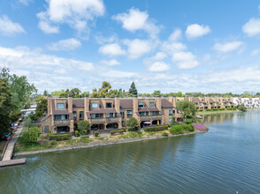 Pelican Cove in Redwood City, CA - Building Photo - Building Photo