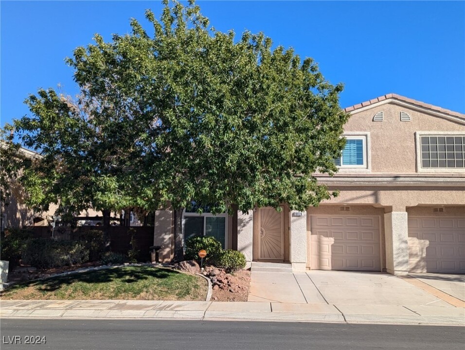 10124 Rising Tree St in Las Vegas, NV - Foto de edificio