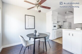 330 N Crescent Dr in Beverly Hills, CA - Building Photo - Building Photo