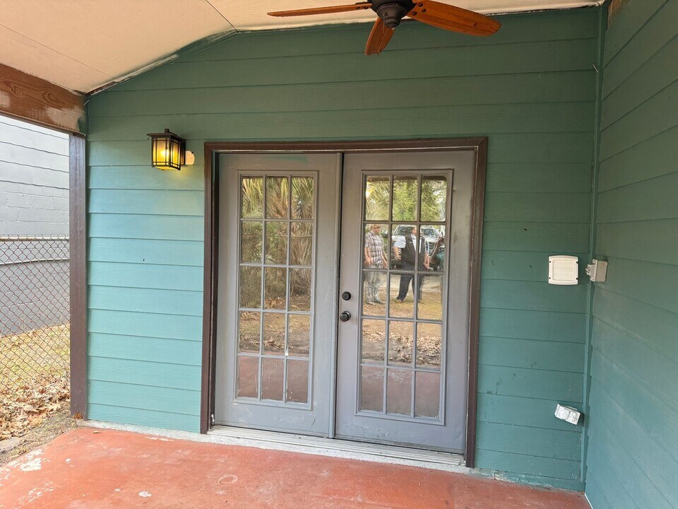 15 W 52nd St in Savannah, GA - Building Photo