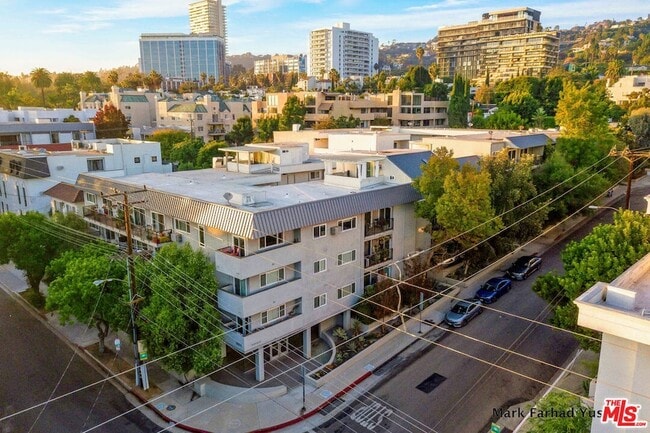 9005 Cynthia St, Unit 409 in West Hollywood, CA - Building Photo - Building Photo