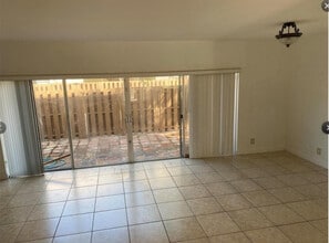 8233 NW 8th Ct in Plantation, FL - Building Photo - Building Photo