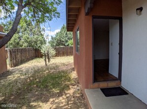 811 Cll Saragosa in Santa Fe, NM - Building Photo - Building Photo
