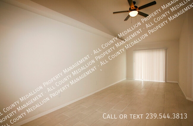 1313 SE 8th Pl in Cape Coral, FL - Foto de edificio - Building Photo
