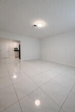 1942-1946 Funston St in Hollywood, FL - Building Photo - Building Photo