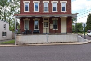 727 Glasgow St in Pottstown, PA - Building Photo