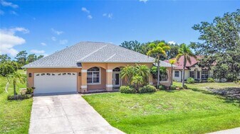 168 Fairway Rd in Rotonda West, FL - Building Photo