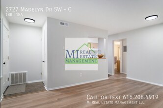 2727 Madelyn Dr SW in Wyoming, MI - Building Photo - Building Photo