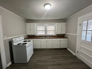 902 N Main St in Burlington, NC - Building Photo - Building Photo