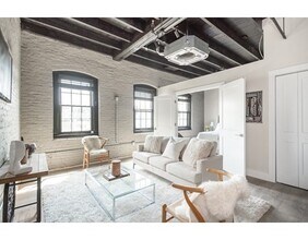 28 Water St in Worcester, MA - Foto de edificio - Building Photo