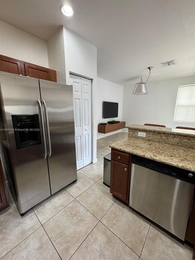 8795 NW 112th Path in Doral, FL - Building Photo - Building Photo