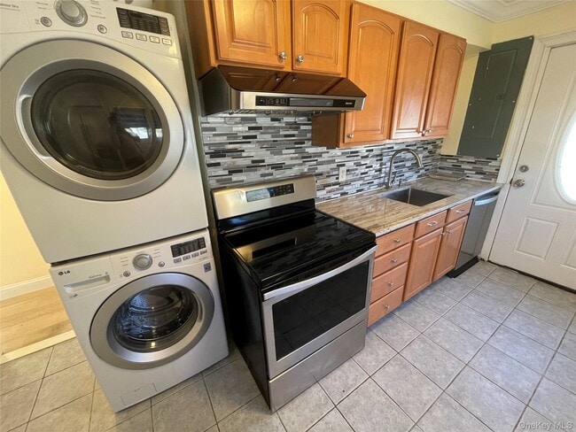 14 Glen Ln in Copiague, NY - Building Photo - Building Photo