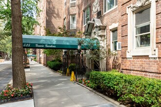 Gracie Gardens in New York, NY - Foto de edificio - Building Photo