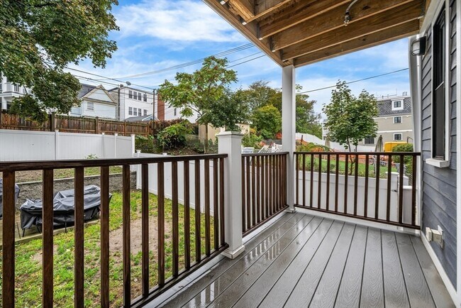 229 E Eagle St in Boston, MA - Building Photo - Building Photo