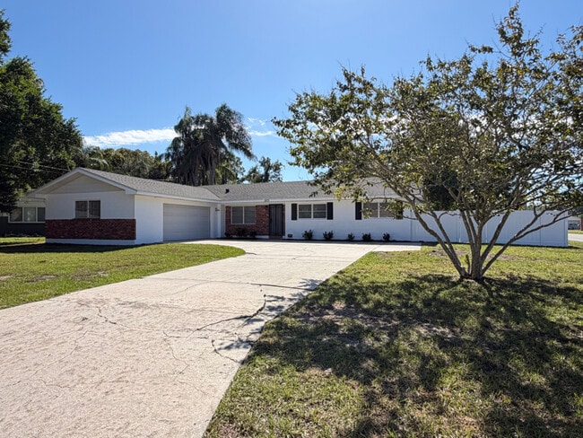 property at 1500 Ave E NE