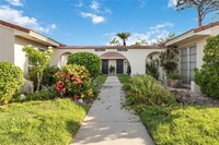 2161 Pueblo Cir in Sarasota, FL - Foto de edificio - Building Photo