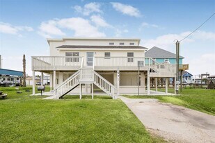 971 Mary Ann in Port Bolivar, TX - Building Photo