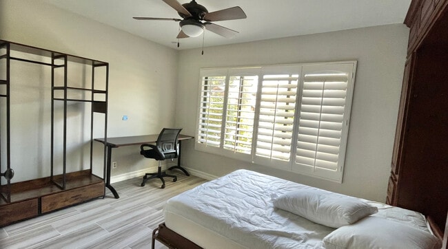 10 Prado in Irvine, CA - Building Photo - Building Photo
