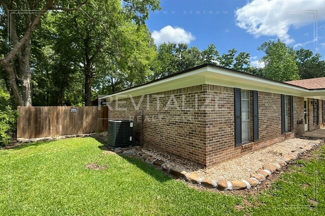 9270 Abilene Dr S in Mobile, AL - Building Photo - Building Photo