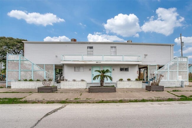 1327 Ave M 1/2-Unit -6 in Galveston, TX - Building Photo - Building Photo