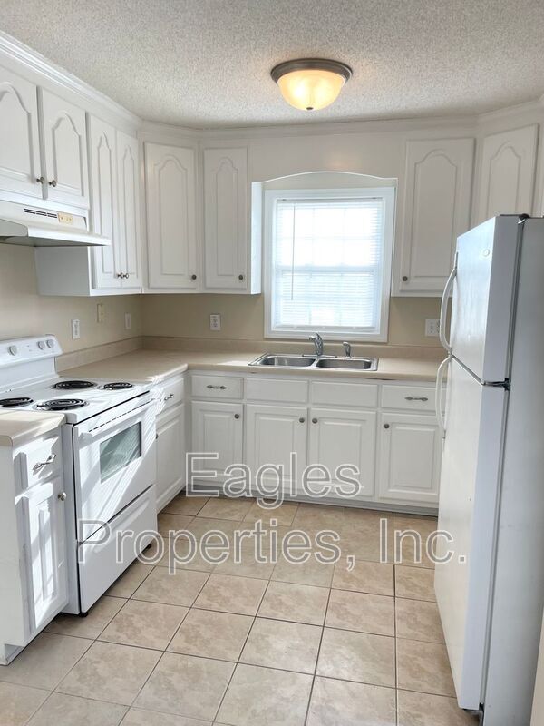 1410 St John Church Rd in La Grange, NC - Building Photo - Building Photo