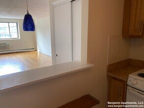 24 Allston St, Unit 5 in Boston, MA - Foto de edificio - Building Photo