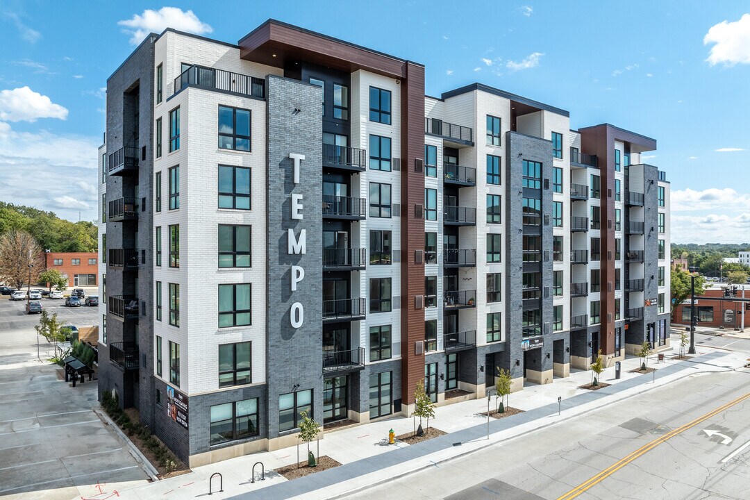 Tempo East Village in Des Moines, IA - Foto de edificio