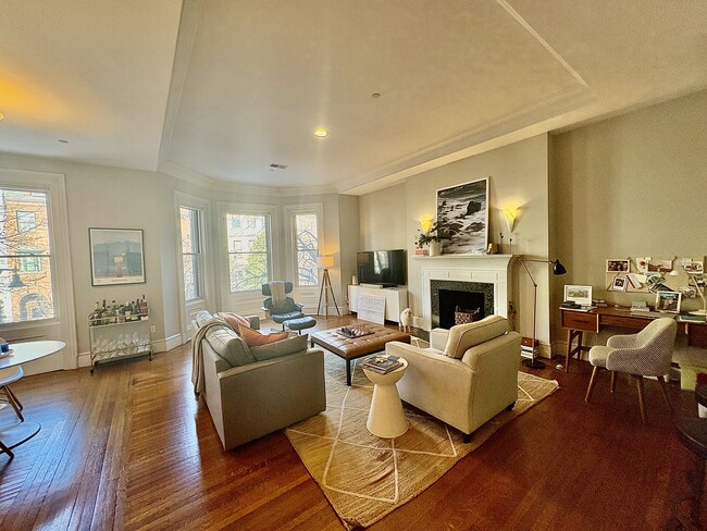 331 Beacon St, Unit 2 in Boston, MA - Foto de edificio - Building Photo