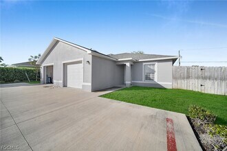 614 SW 3rd Ct in Cape Coral, FL - Building Photo - Building Photo
