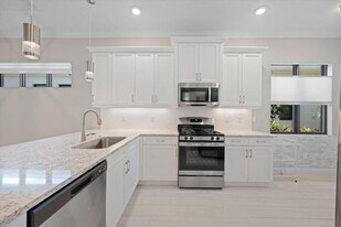 16124 Key Biscayne Ln in Westlake, FL - Building Photo