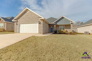 152 Forrest Ridge in Byron, GA - Building Photo