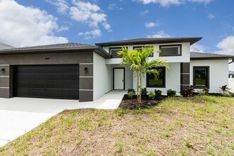 4020 NE 23rd Ave in Cape Coral, FL - Building Photo - Building Photo