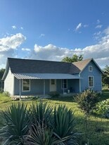 208 Fesmire Ave in Corsicana, TX - Building Photo