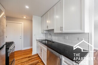 6954 N Sheridan Rd, Unit 521 in Chicago, IL - Building Photo - Building Photo