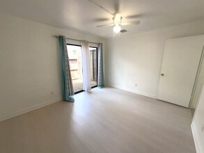 8100 Cambridge St in Houston, TX - Building Photo - Building Photo