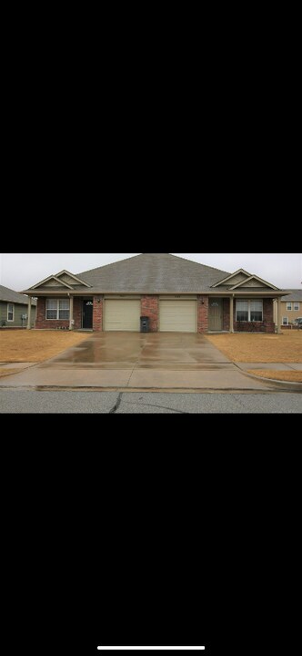 3406 E Emmitsburg Pl-Unit -3406 in Broken Arrow, OK - Foto de edificio