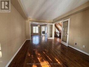 109 Carlyle Crescent in Aurora, ON - Building Photo - Building Photo